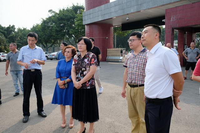 20190826-市委宣傳部餘麗部長(cháng)教育局陳昆局長(cháng)檢查樂山實中開(kāi)學(xué)工作008.jpg