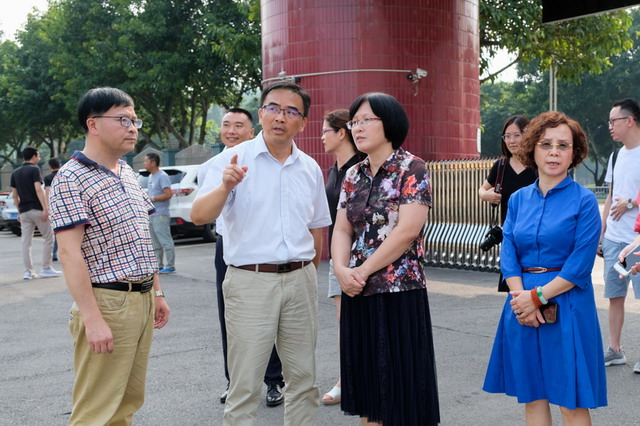 20190826-市委宣傳部餘麗部長(cháng)教育局陳昆局長(cháng)檢查樂山實中開(kāi)學(xué)工作010.jpg